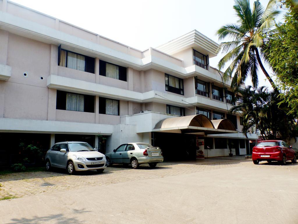 Hotel Highway Garden Kochi Buitenkant foto