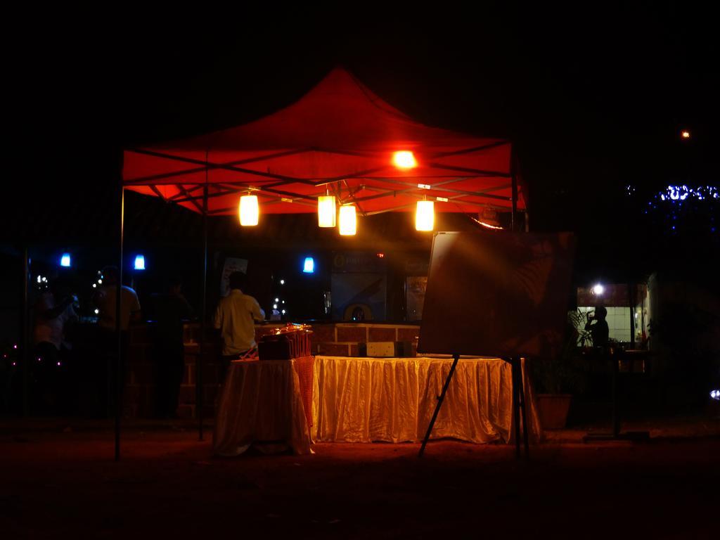 Hotel Highway Garden Kochi Buitenkant foto