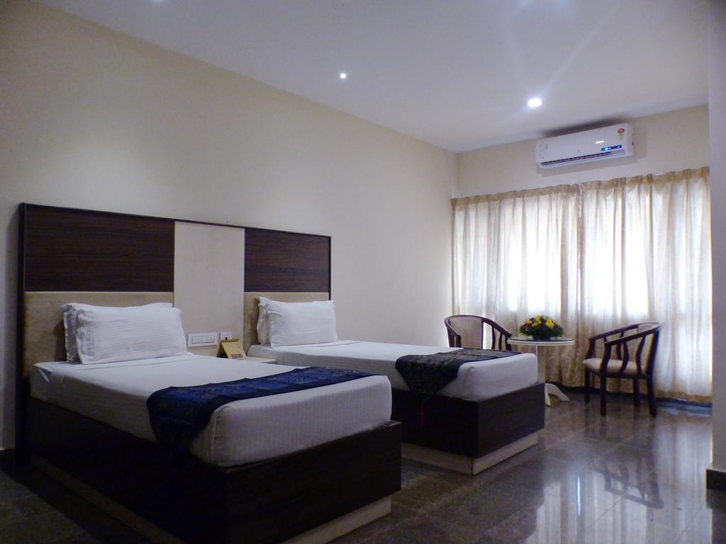 Hotel Highway Garden Kochi Buitenkant foto