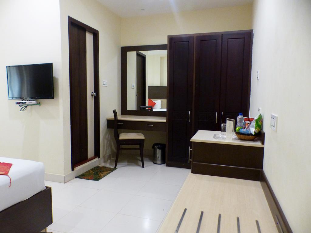 Hotel Highway Garden Kochi Buitenkant foto