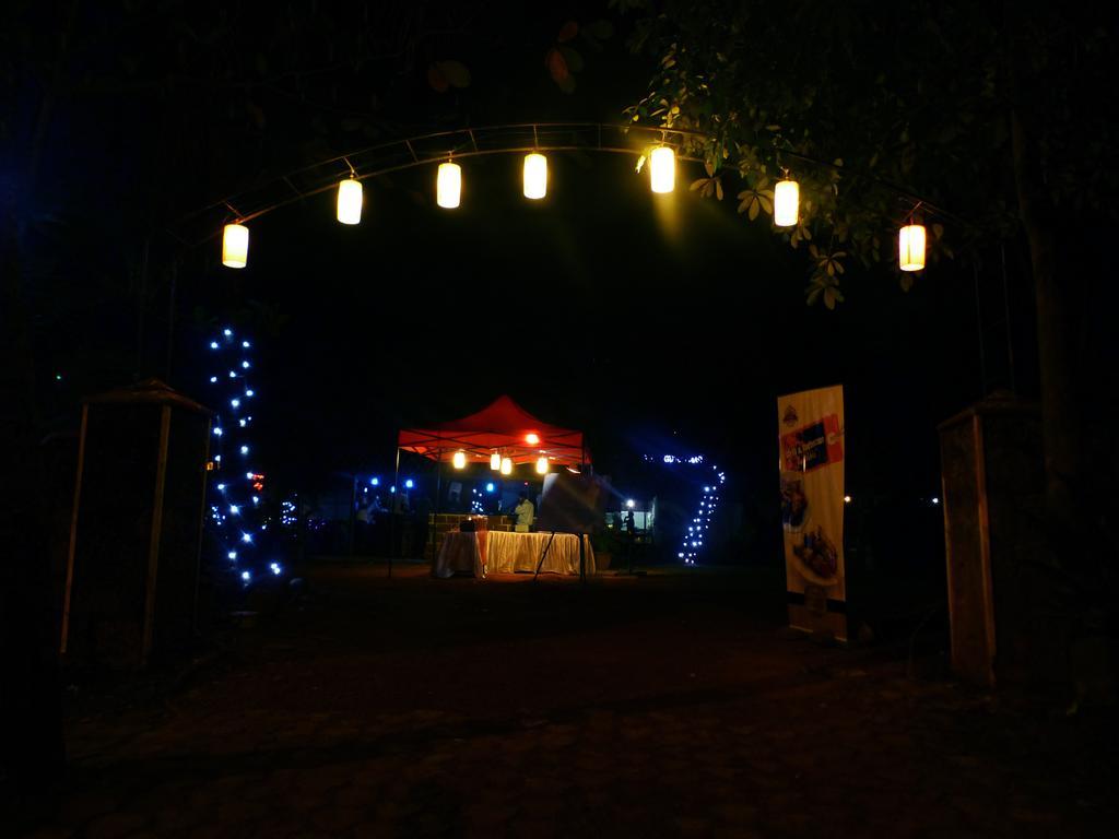 Hotel Highway Garden Kochi Buitenkant foto