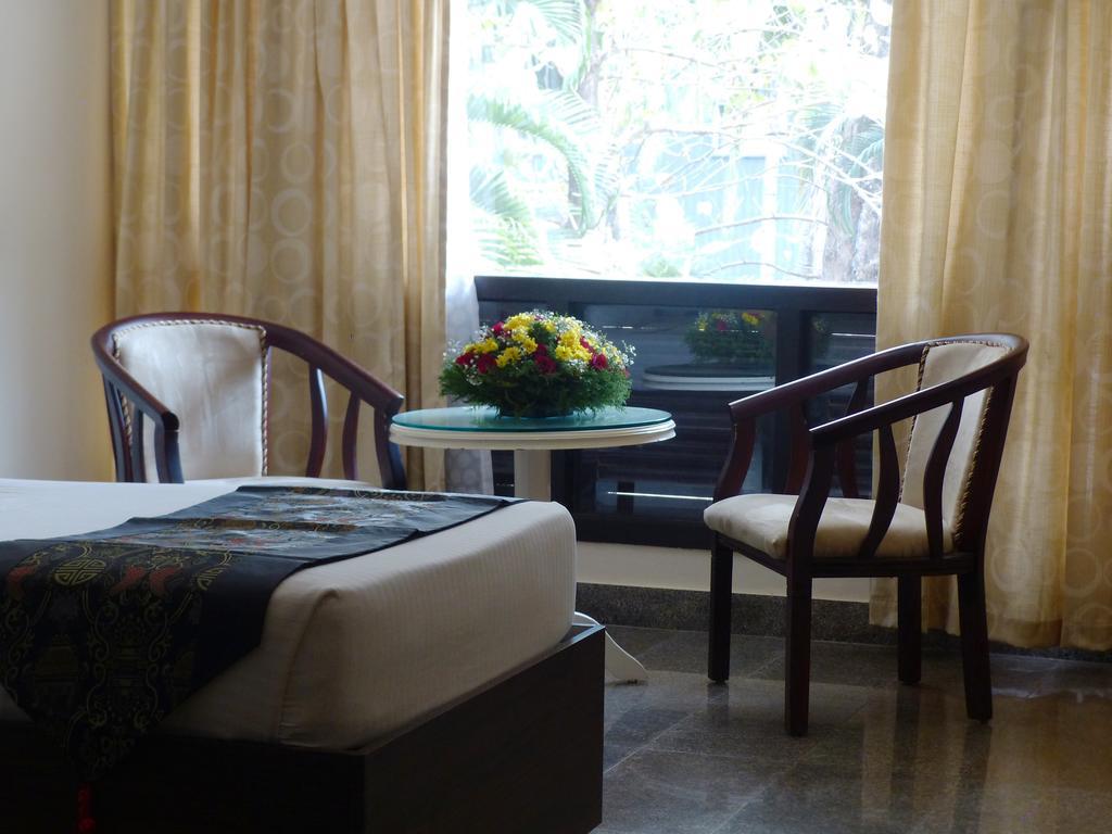 Hotel Highway Garden Kochi Buitenkant foto