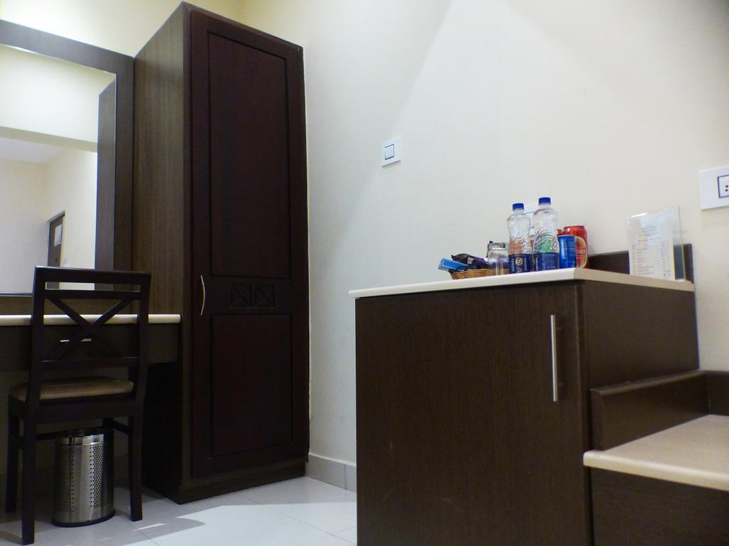 Hotel Highway Garden Kochi Buitenkant foto