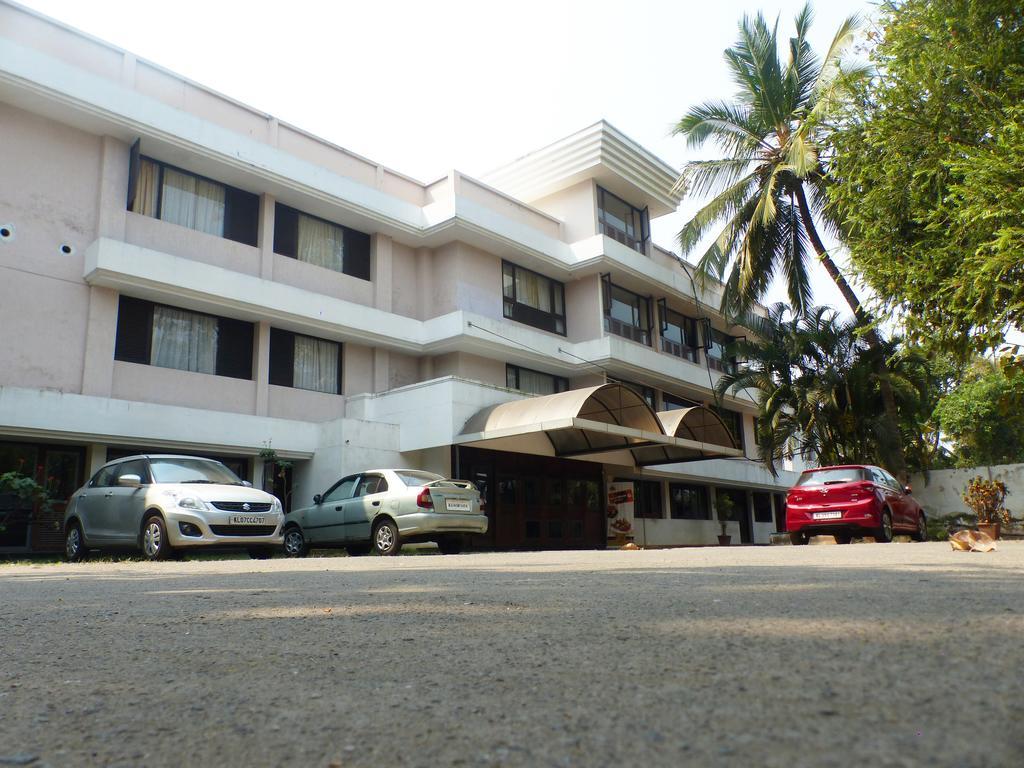 Hotel Highway Garden Kochi Buitenkant foto